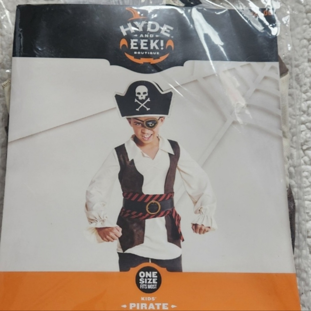 Kids Pirate Costume. Boys 5-10. With Sword.